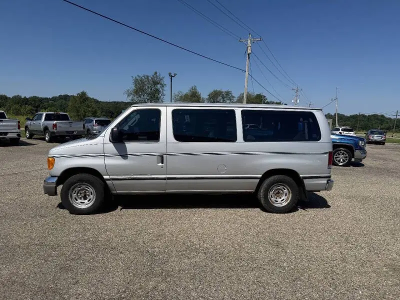 2006 Ford E-Series E-150 XLT photo 5