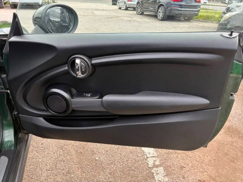 2015 MINI Cooper Base photo 3