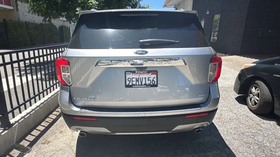 2020 Ford Explorer Limited RWD photo 3