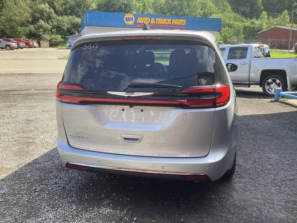 2026 Chrysler Pacifica Select photo 3