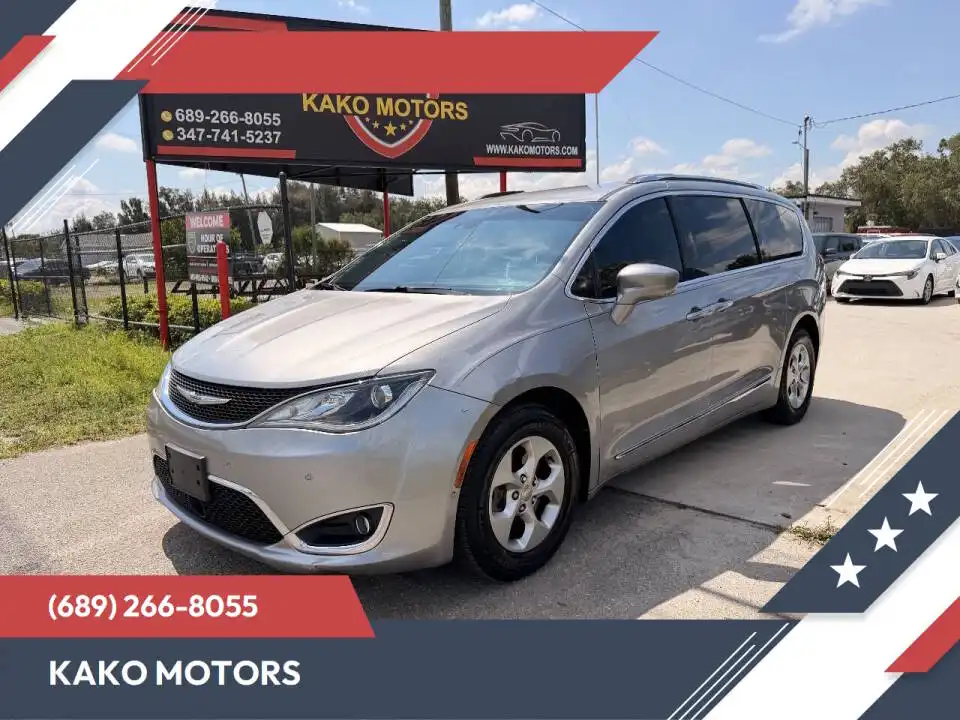2017 Chrysler Pacifica Touring-L Plus's photo