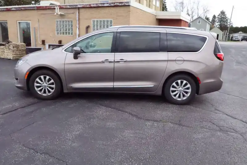 2018 Chrysler Pacifica Touring L Plus's photo