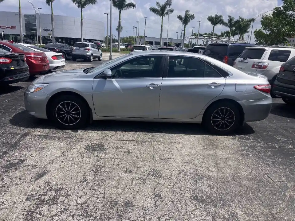 2015 Toyota Camry 2.5 Auto LE's photo