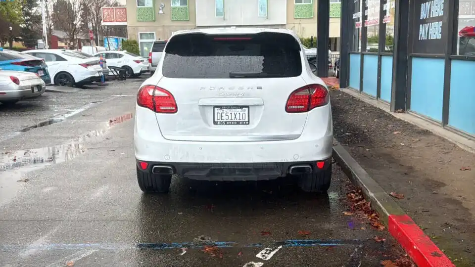 2014 Porsche Cayenne S's photo