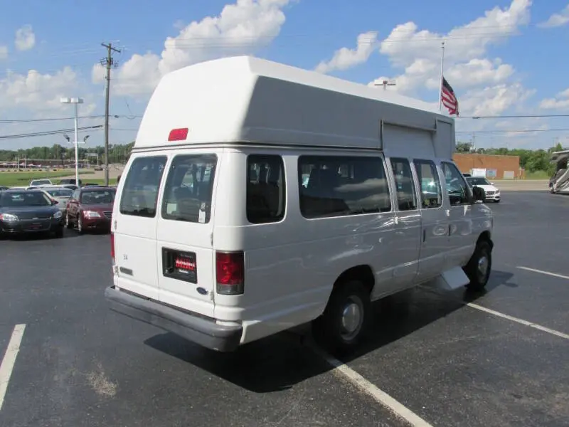 2006 Ford E-Series E-350 Super Duty Extended photo 4