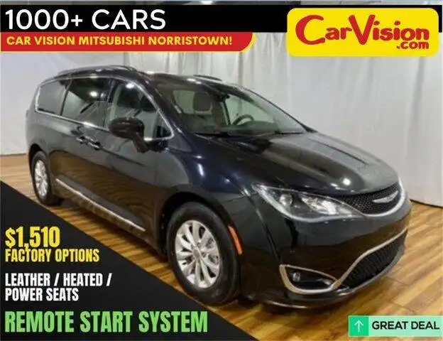 2017 Chrysler Pacifica Touring-L's photo