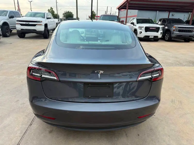 2019 Tesla Model 3 Standard Range Plus photo 5