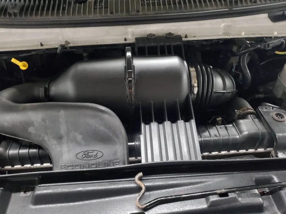 2013 Ford E-Series E-150 Van photo 4