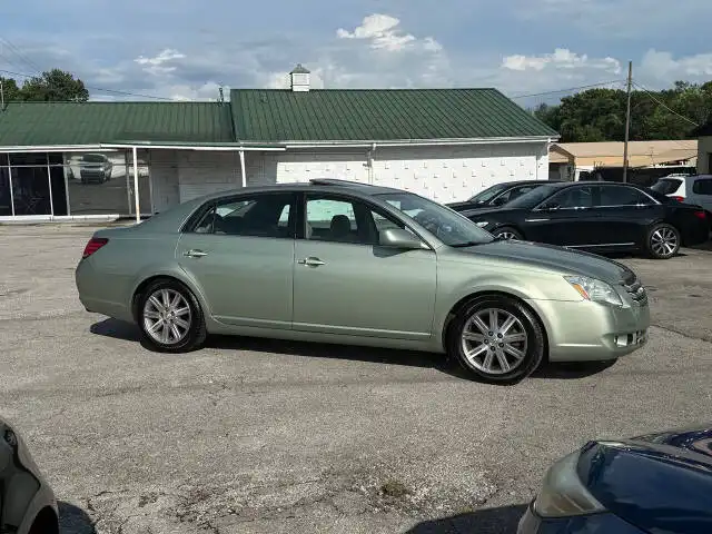 2005 Toyota Avalon Limited's photo