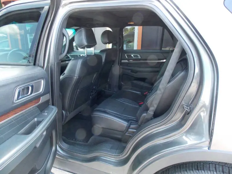 2017 Ford Explorer Platinum 4WD photo 5