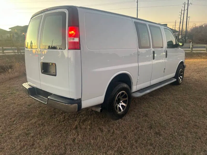2020 GMC Savana 2500 photo 5