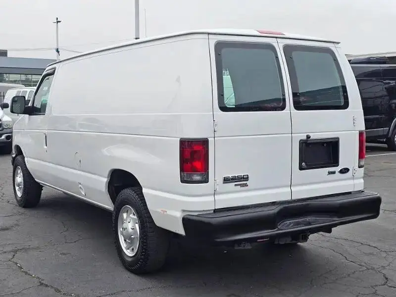 2012 Ford E-Series E-250 Van photo 4
