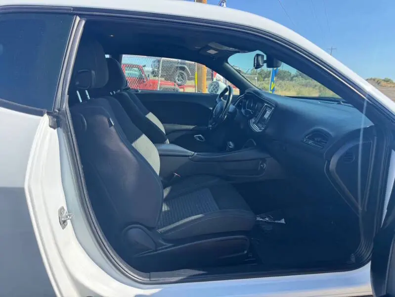 2021 Dodge Challenger SXT Auto photo 5