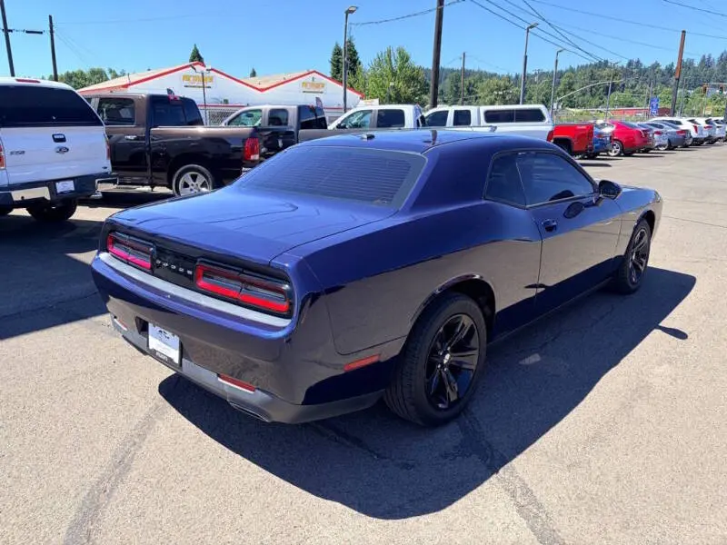 2015 Dodge Challenger SXT photo 4