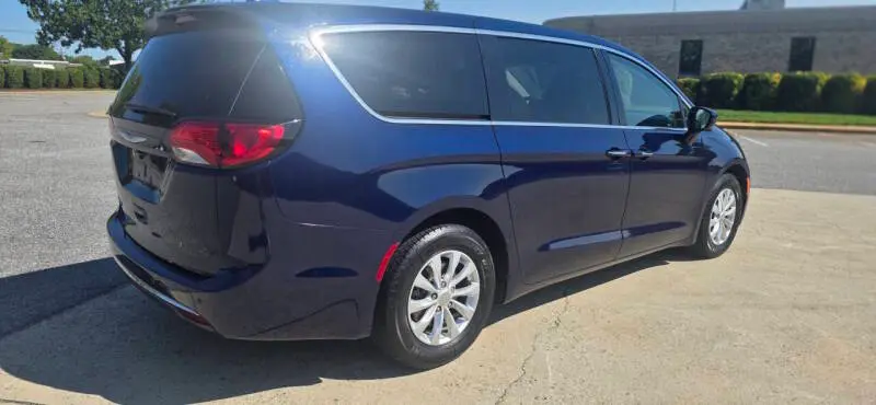 2019 Chrysler Pacifica Touring Plus photo 5