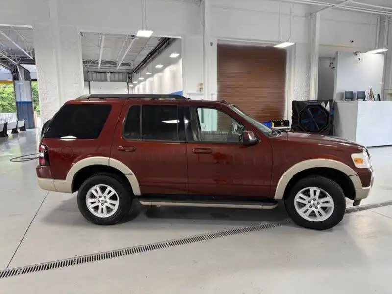 2010 Ford Explorer Eddie Bauer's photo