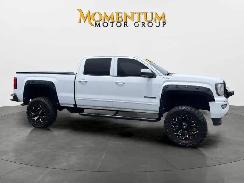 2017 GMC Sierra 4WD Crew Cab Short Box SLE's photo