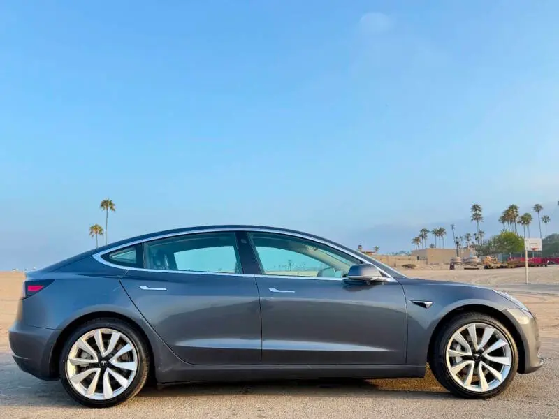 2018 Tesla Model 3 Long Range photo 5