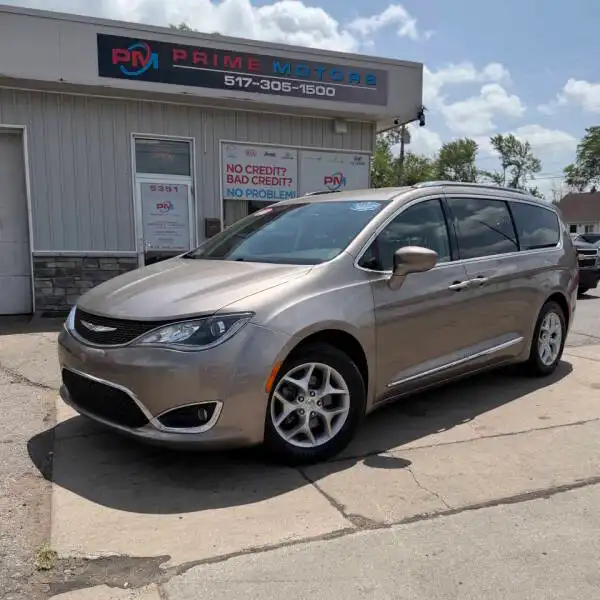 2018 Chrysler Pacifica Touring L's photo