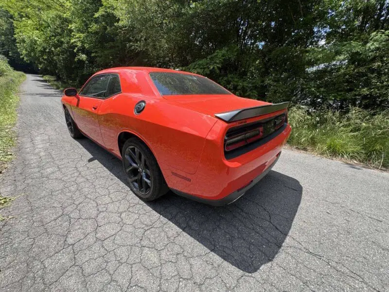 2021 Dodge Challenger SXT Auto photo 4
