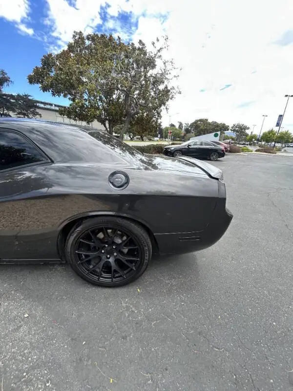 2014 Dodge Challenger SXT photo 5
