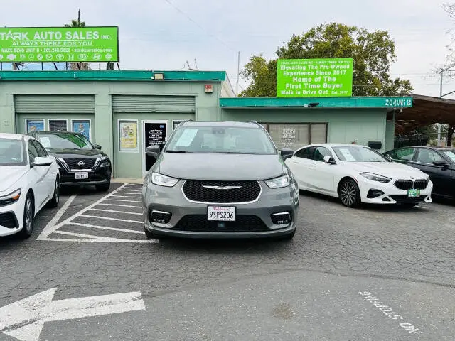 2022 Chrysler Pacifica Touring L photo 4