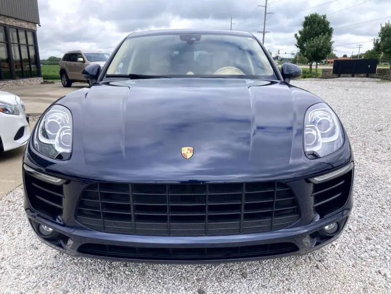 2017 Porsche Macan Base photo 3