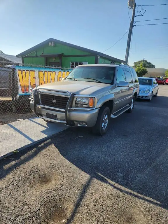 2000 Cadillac Escalade Base photo 1