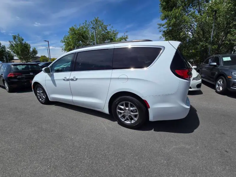 2021 Chrysler Pacifica Touring photo 5