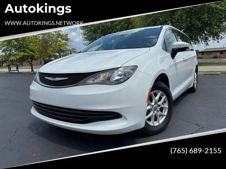 2017 Chrysler Pacifica LX's photo