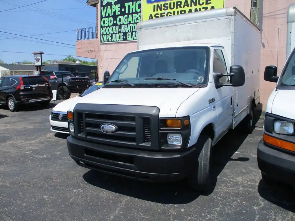 2014 Ford E-Series DRW E-350 Super Duty 138 in WB's photo