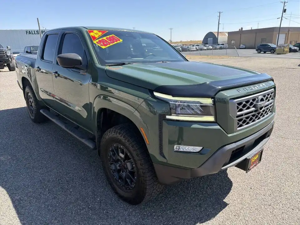 2022 Nissan Frontier SV Crew Cab 4X4 SWB's photo