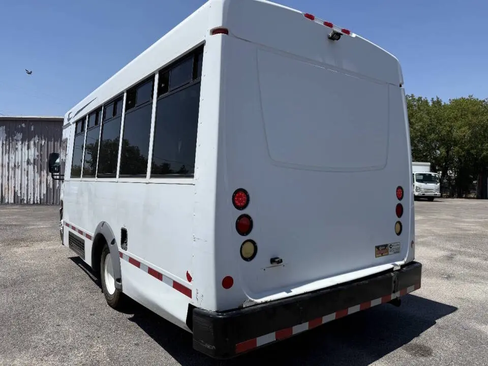 2015 Ford E-Series DRW E-350 Super Duty 158 in WB photo 4