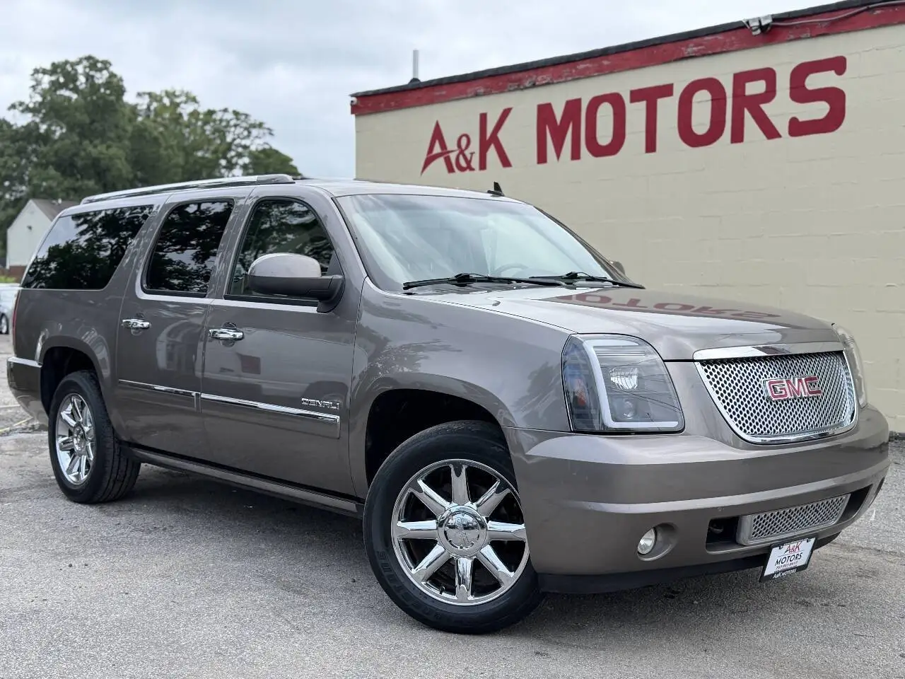2012 GMC Yukon Denali AWD photo 1