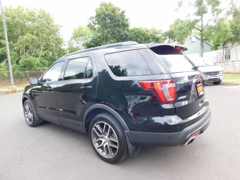 2016 Ford Explorer Sport 4WD photo 3