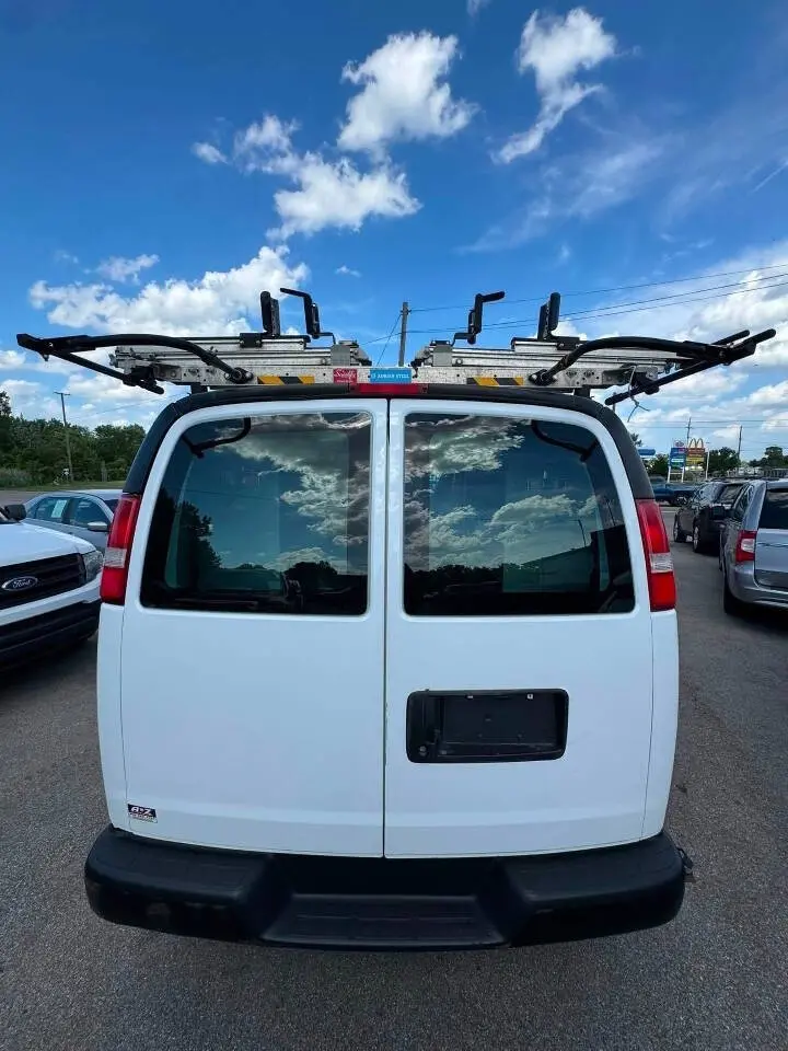 2017 Chevrolet Express 2500 Work Van HD photo 5