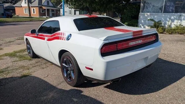 2013 Dodge Challenger SXT photo 4