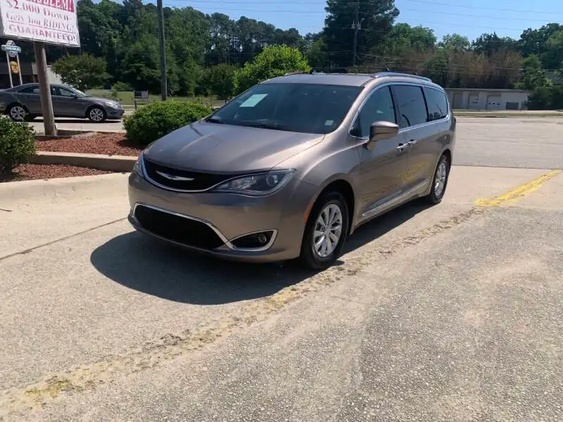 2018 Chrysler Pacifica Touring L's photo