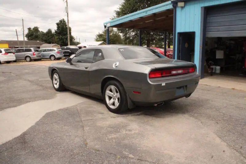 2012 Dodge Challenger SXT photo 5