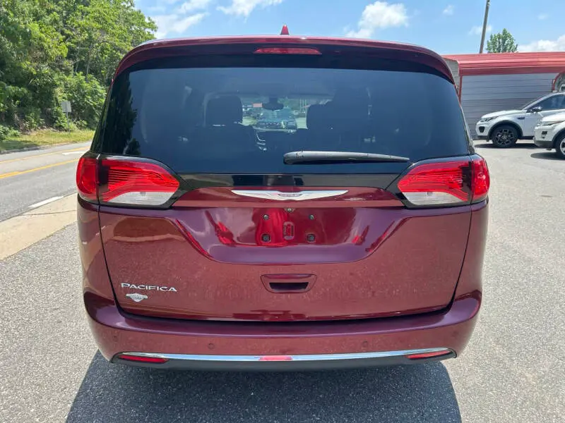 2017 Chrysler Pacifica Touring-L photo 5