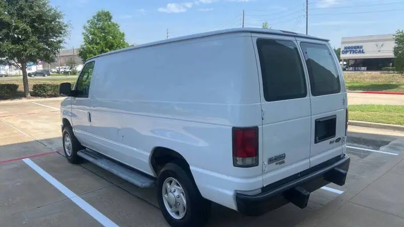 2012 Ford E-Series E-250 Van photo 4