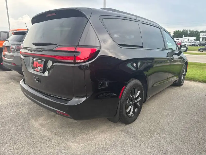 2025 Chrysler Pacifica Select photo 4