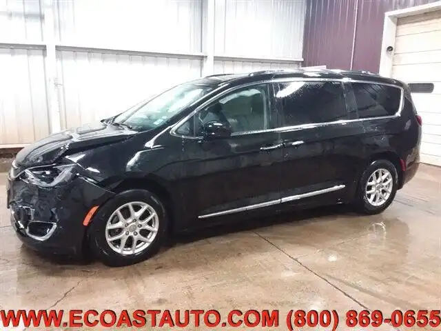 2020 Chrysler Pacifica Touring L's photo