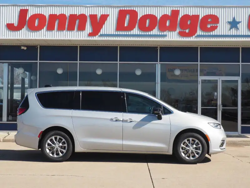 2026 Chrysler Pacifica Select AWD photo 1