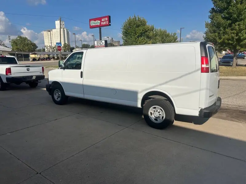 2018 Chevrolet Express Work Van 3500 Extended photo 3