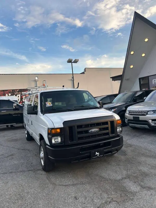 2013 Ford E-Series E-150 Van photo 5