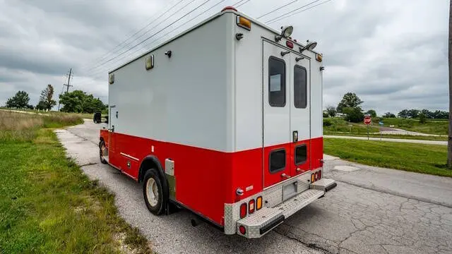 2007 Ford E-Series E-450 SD photo 5