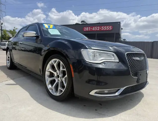 2017 Chrysler 300 C Platinum photo 1