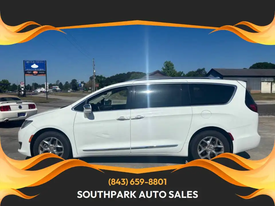 2019 Chrysler Pacifica Limited's photo
