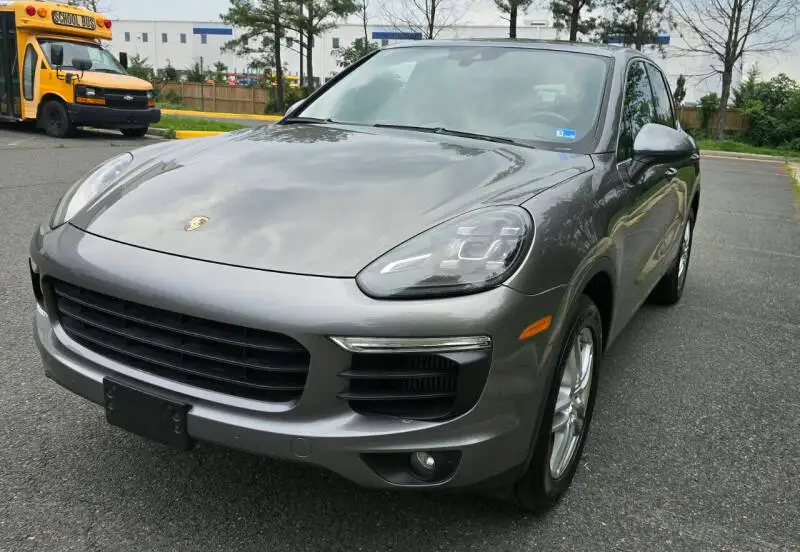 2016 Porsche Cayenne S photo 1